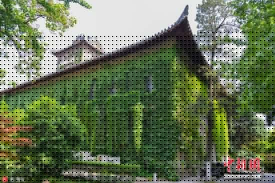 58գʱڣϾѧ¥ϱɽƣ·һɫ£ǽɽǽ棬һϲõ̬µ񾲺Ȼ赽ı¥1917꣬ͬɽʼѹꡣ  ͼƬԴIC ȨƷ ת